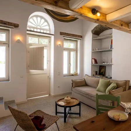 Veggera Living Tinos بيت للعطل *